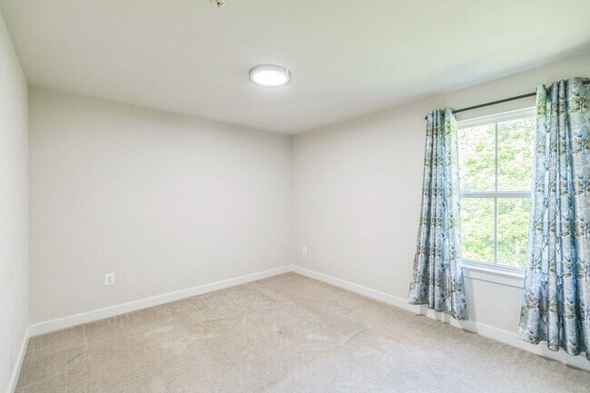 Building Photo - 8327 Legacy Cir E