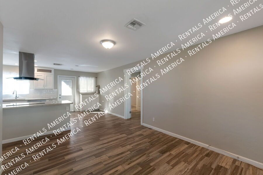 Building Photo - 2558 E Alta Vista St