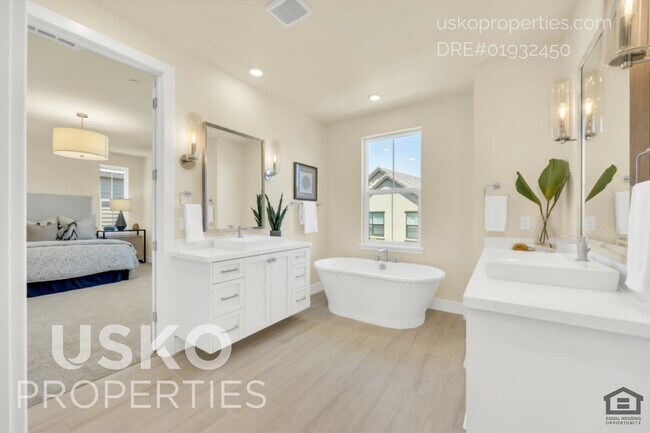 Building Photo - 7095 Soleil Wy
