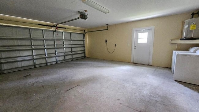 Building Photo - 6290 W Oak Park Blvd