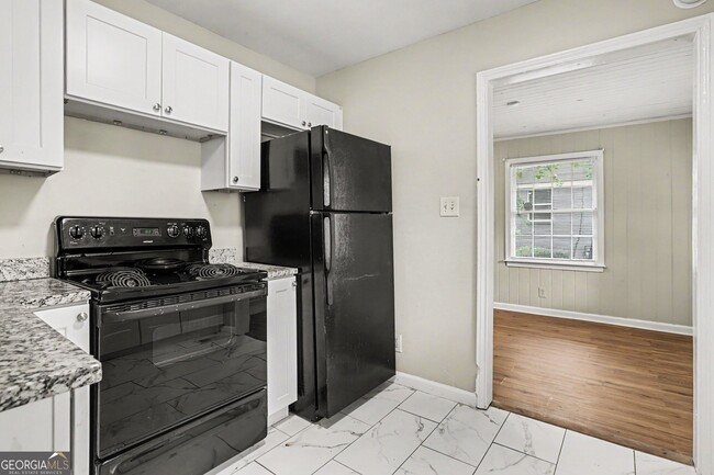 Building Photo - 3743 Poplar Dr
