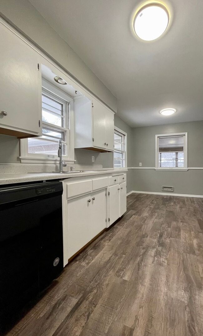 Building Photo - Spectacular 4 Bedroom 2 Bathroom Single Family Home in Brooklyn Center!