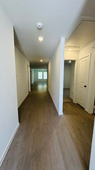 Building Photo - 472 Shoreview Dr