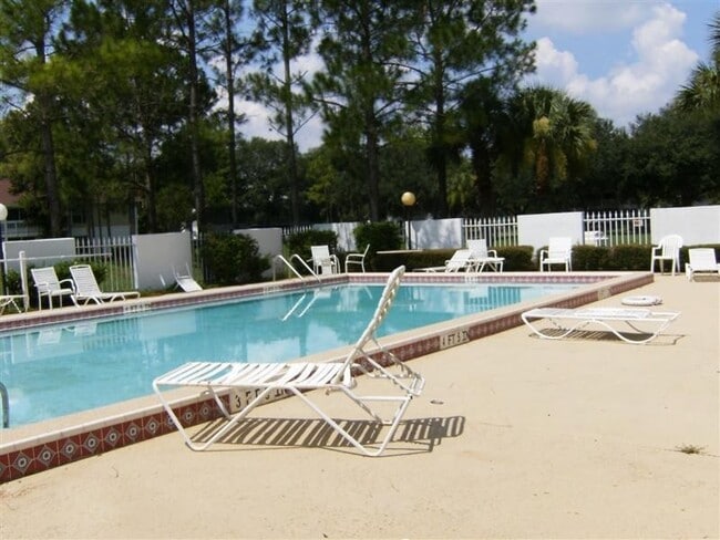 Building Photo - Downstairs 2/2 Country Club Village Condo ...