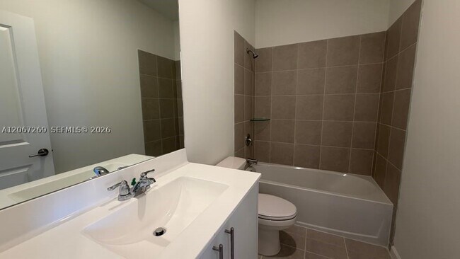 Building Photo - 2537 SE 25th Ct
