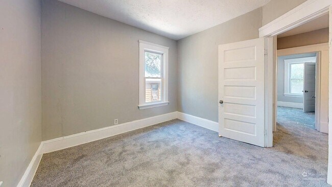 Building Photo - Cudell/West Blvd neighborhood; 4 bedroom/1 bath single family house for rent!