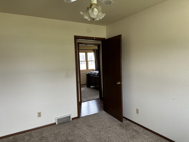 Building Photo - 2427 Mallard Dr