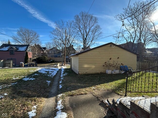 Building Photo - 963 Woodruff Pl W Dr