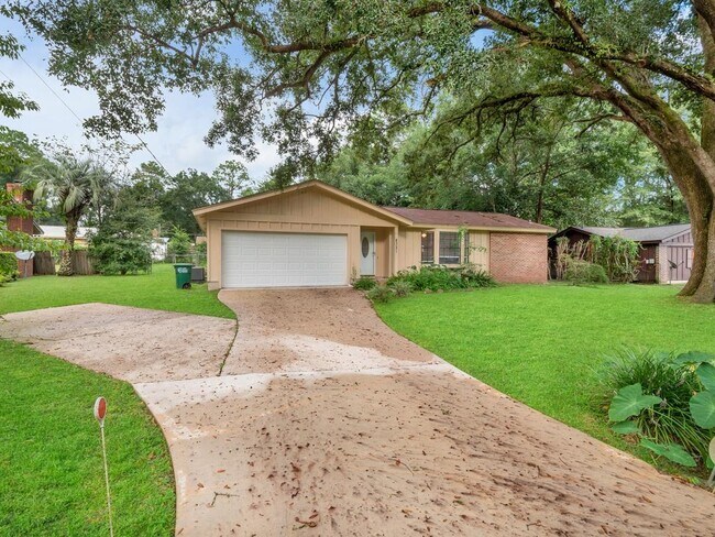 Building Photo - 4321 Snoopy Ln