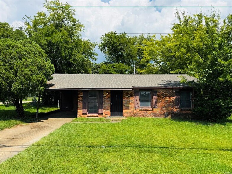 Building Photo - 5001 Mobile Hwy