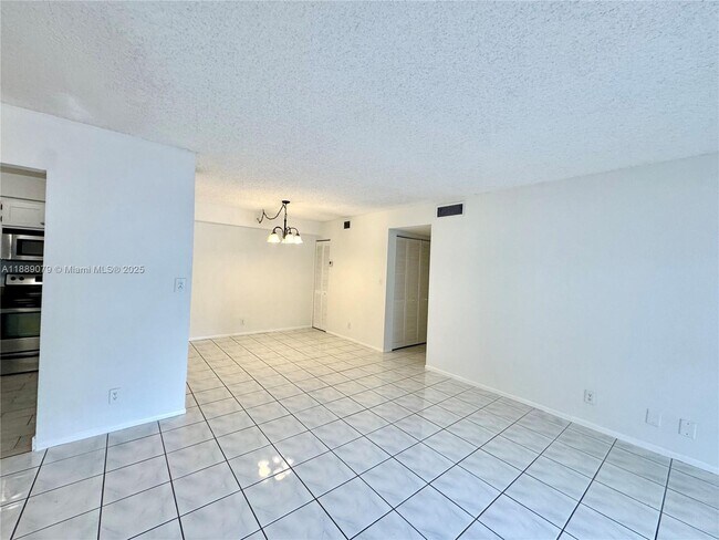 Building Photo - 110 Gardens Dr