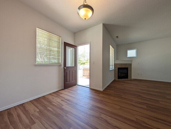 Building Photo - Fantastic 3 Bedroom, 2.5 Bath In Thurston ...