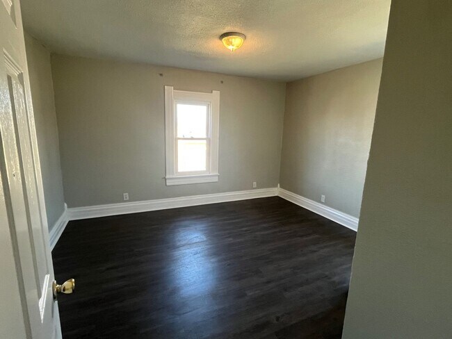 Building Photo - 2107/2105 central ave