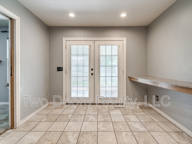 Building Photo - 3900 Hiddleston Cir