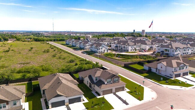 Building Photo - Luxury Duplex South of Austin in Buda