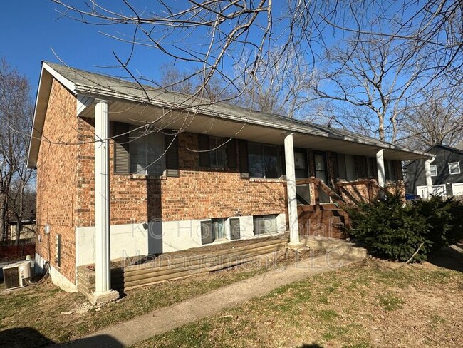 Building Photo - 2210 NE 77th St