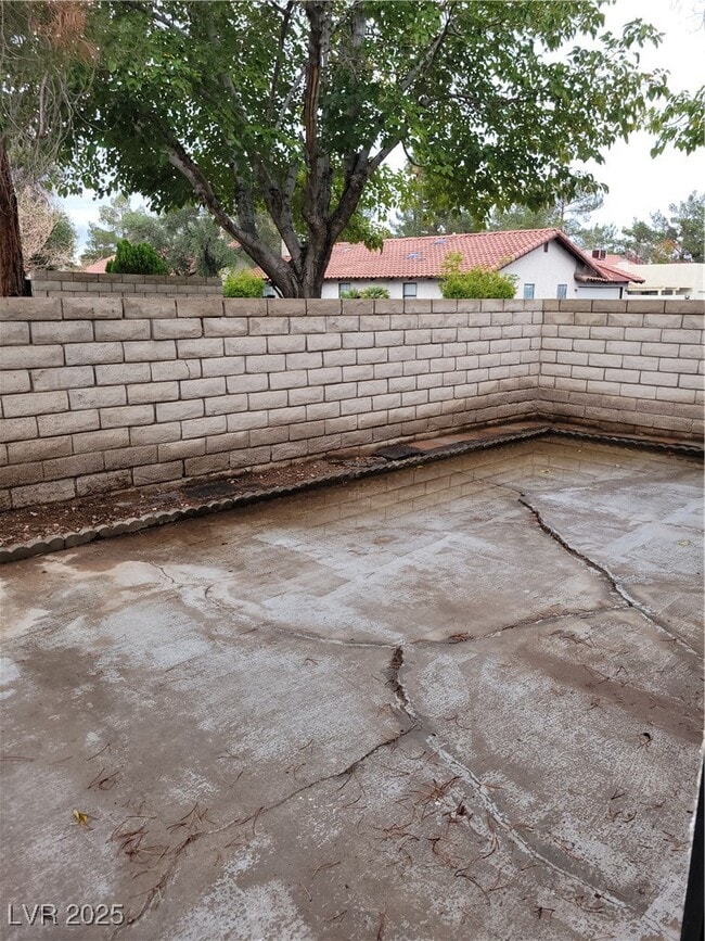 Building Photo - 610 Sea Pines Ln