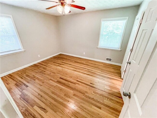 Building Photo - 2307 Rubart Dr