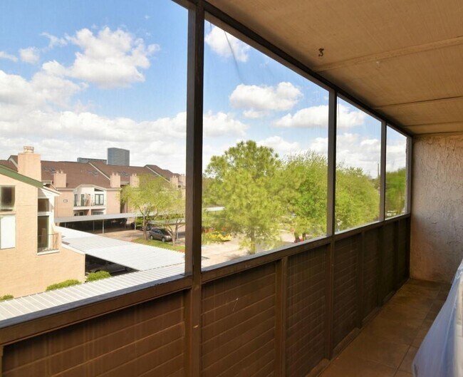 Building Photo - 3025 Walnut Bend Ln