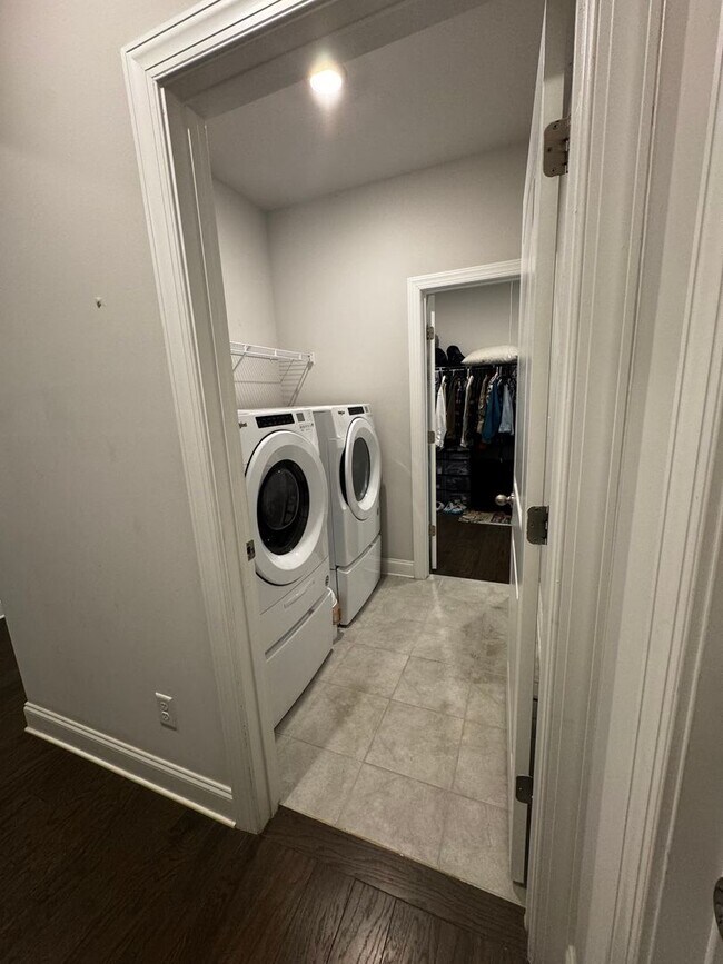 Building Photo - Newly build full furnished 3 bed 2 bath ho...