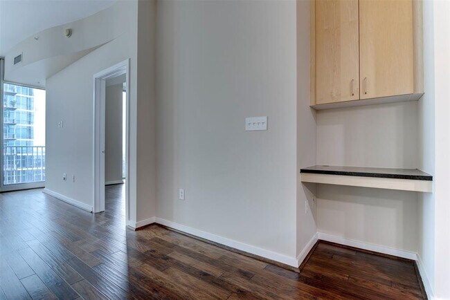 Building Photo - 5925 Almeda Rd