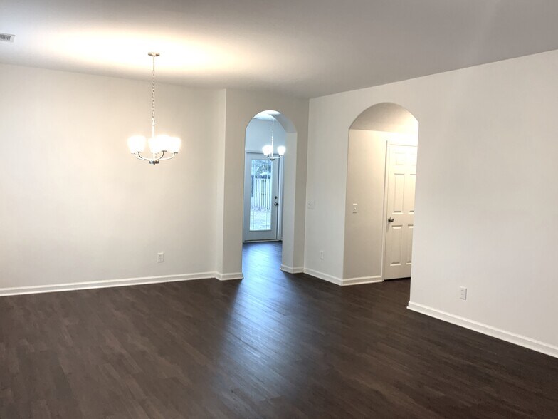 Building Photo - 51 Sago Palm Dr