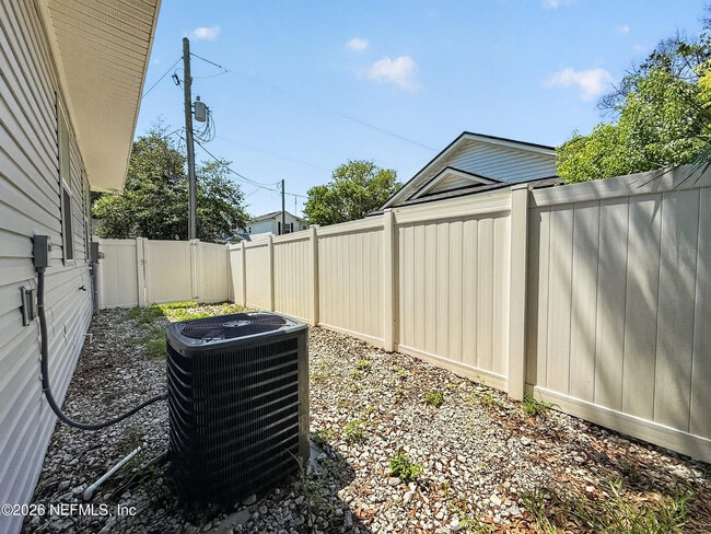Building Photo - 2220 Flesher Ave