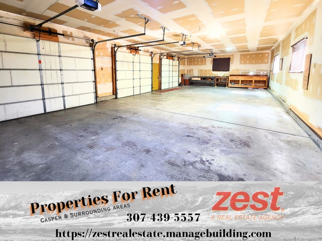 Building Photo - 1905 E 3rd St