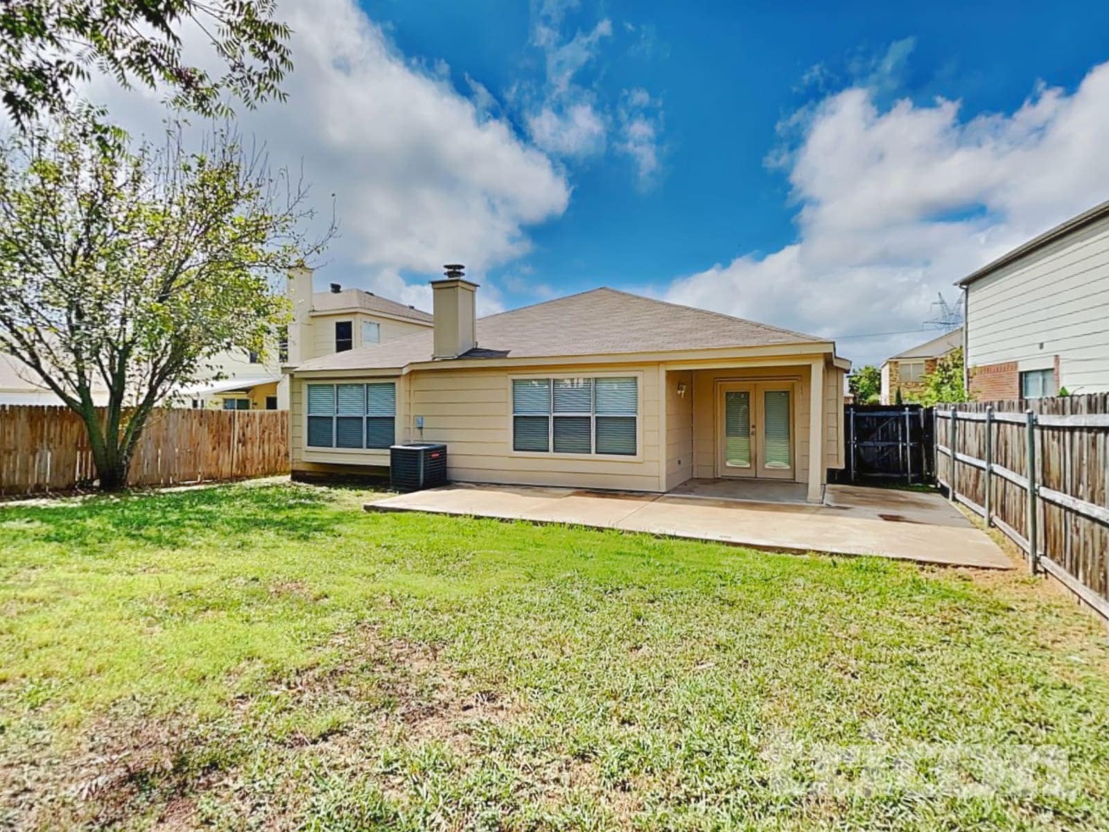 Building Photo - 7005 Bridlewood Dr