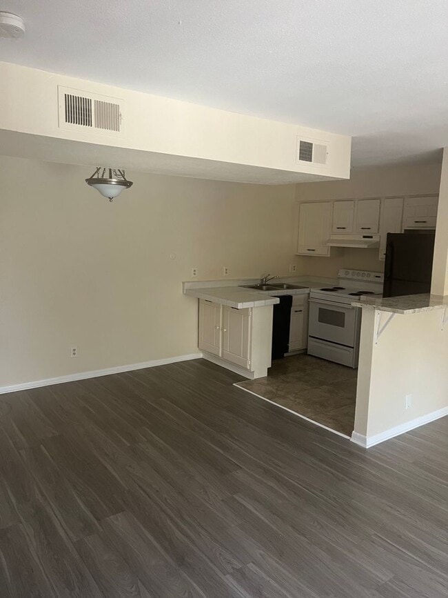 Primary Photo - Spacious 1br/1ba Condo
