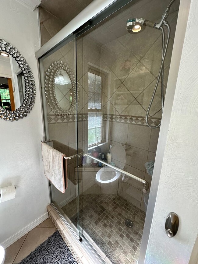 Building Photo - 5 Bedroom 2 1/2 Bath Home w/ Wrap Around P...