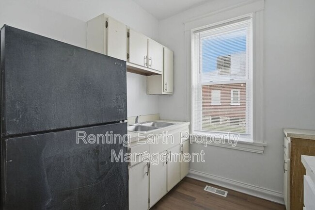 Building Photo - 3127 Clay Ave