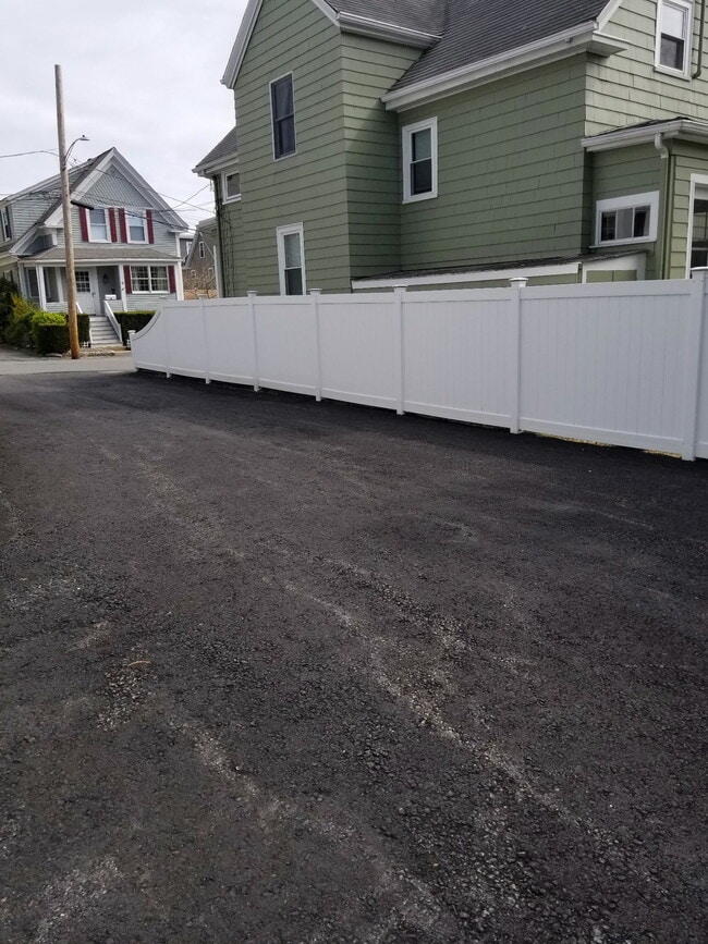 Building Photo - 14 Roy St