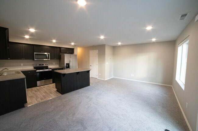 Building Photo - ALFOJ03