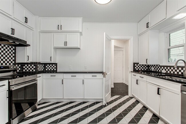 Building Photo - 4204 Prescott Ave