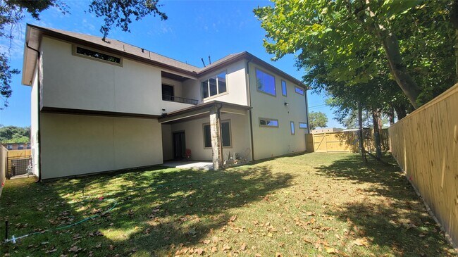 Building Photo - 9729 Neuens Rd