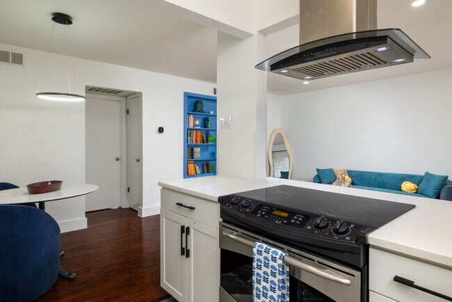 Building Photo - 12888 Montfort Dr