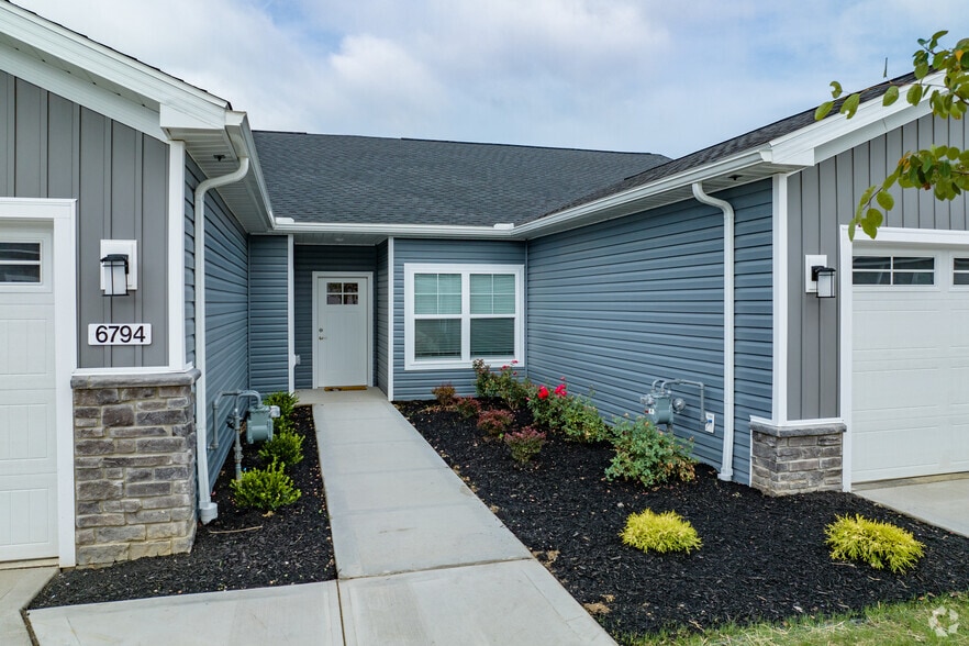 Building Photo - The Villas at Maplewood