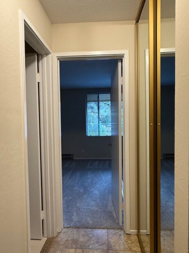 Building Photo - Spacious 1 Bedroom 1 Bath Upstairs Condo with a View