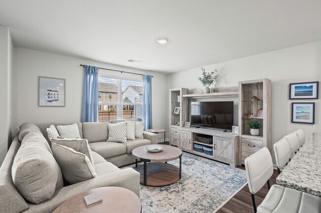 Building Photo - All Inclusive Seasonal Rental Available January 5-March 31st.