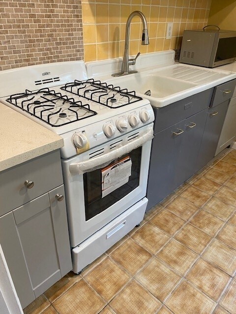 new kitchen stove - 501 S Church Ln