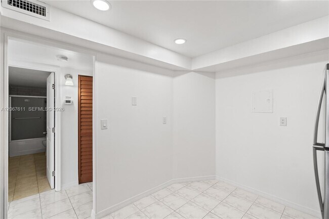 Building Photo - 1351 NE Miami Gardens Dr