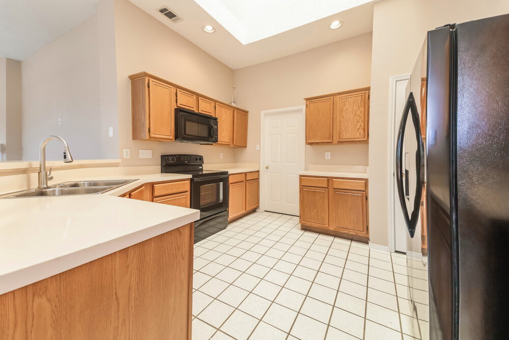 Building Photo - 1110 Pin Oak Ln