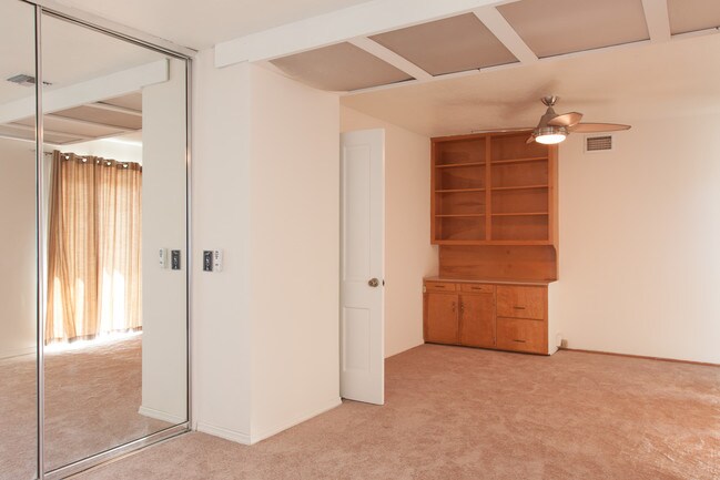 Building Photo - 8823 E Greenwood Ave