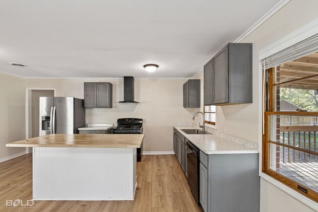Building Photo - Cute 3 Bedroom 1.5 Bath