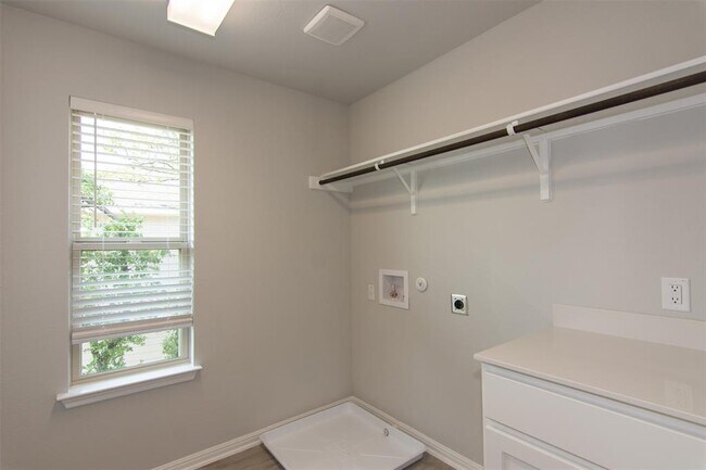 Building Photo - 100 Flat Creek Ct