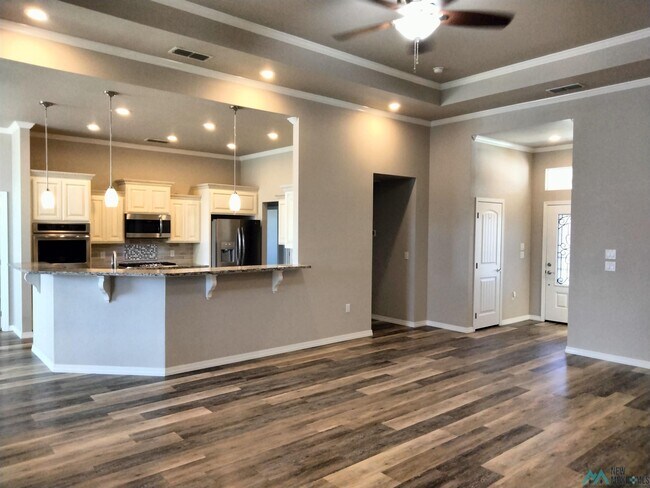 Building Photo - 621 Providence Cir
