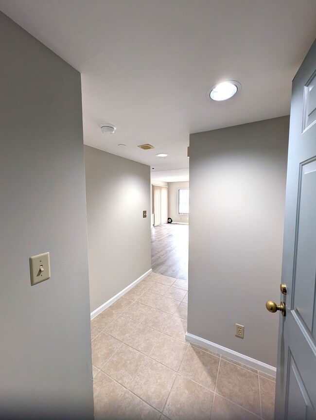 Building Photo - 7505 River Rd