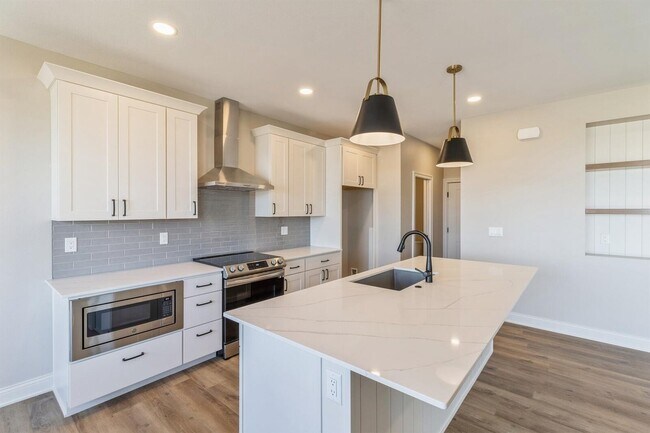 Building Photo - 2103 Lacey Dr