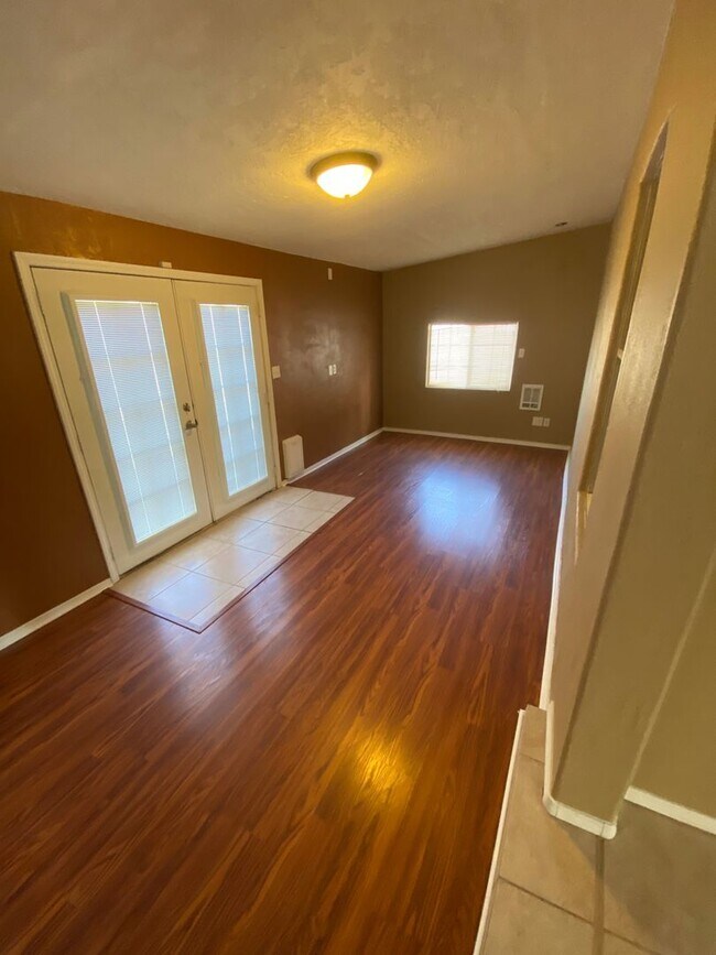 Building Photo - 1952 Mesa Grande Loop NE